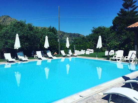 Вилла Agriturismo Valle Alcantara Мотта-Камастра Экстерьер фото